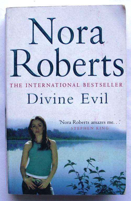 Nora Roberts: DIVINE EVIL