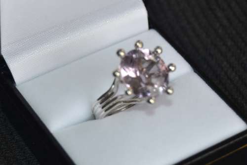 8 CARAT GENUINE AMETHYST SET IN STERLING SILVER RING