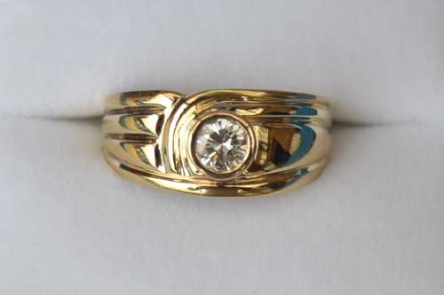 0,42ct GENUINE DIAMOND SET IN 9ct GOLD RING WITH CERTIFICATE