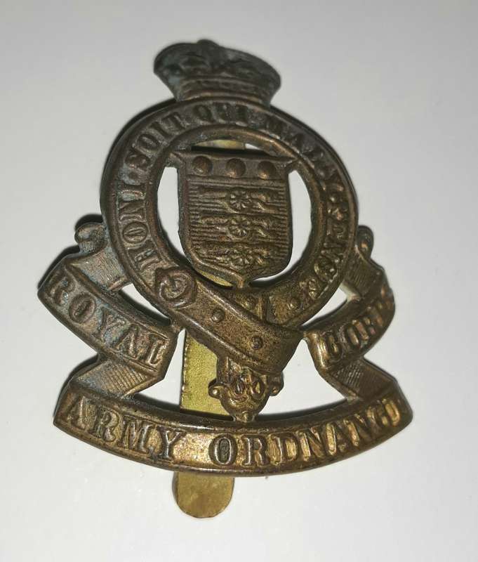 WW1 and WW2 British Royal Army Ordnance Corps Cap Badge