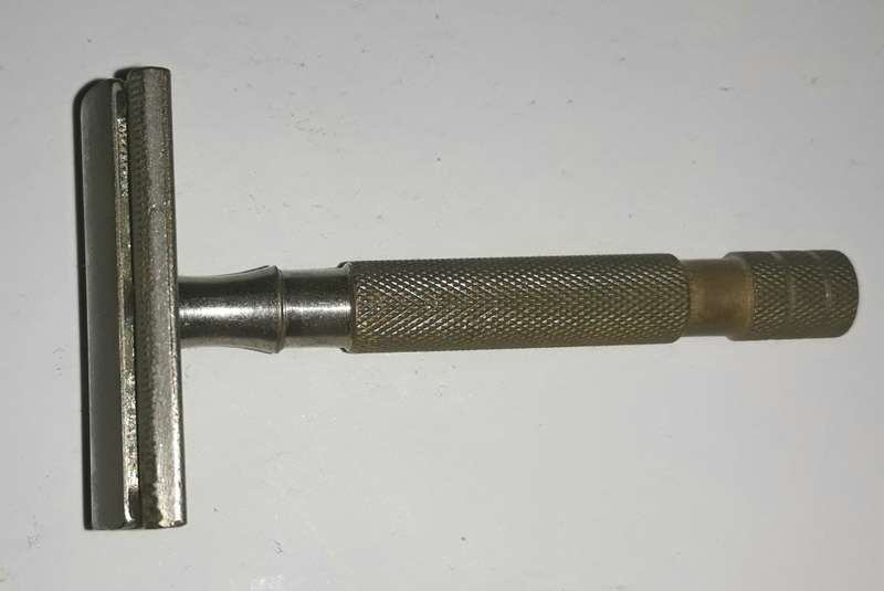 Vintage 1940s Gillette British Tech Safety Razor