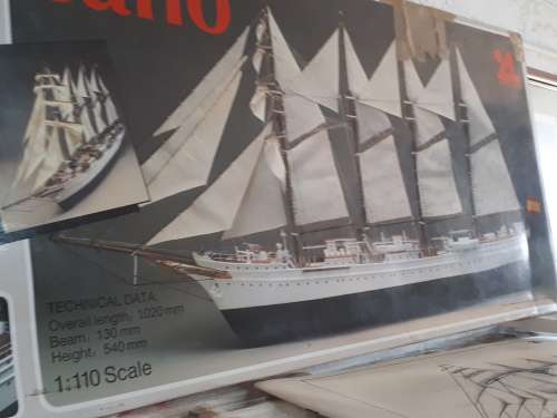 1:110 Scale wooden ship