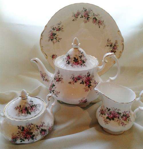 Royal Albert Lavender Rose Teapot with Sugar Bowl, Milk Jug and Cake Plate