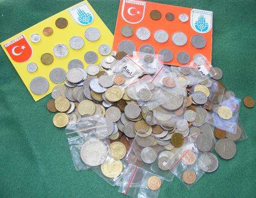 Large lot of SA and International coins.Over 2kgs not counted or sorted.One bid takes all.R1 start