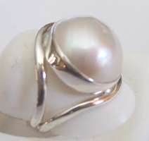 STUNNING NEW WHITE MABE PEARL RING SET IN STERLING SILVER