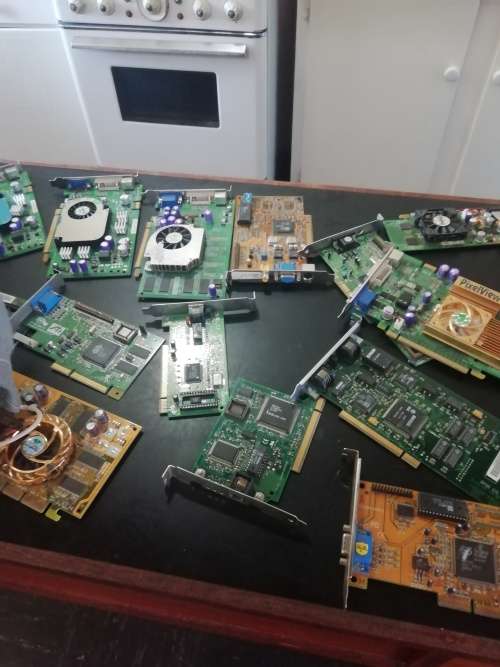 Refurbished Video Graphics Cards (PCI / AGP) / (VGA/DVI)  <  256MB