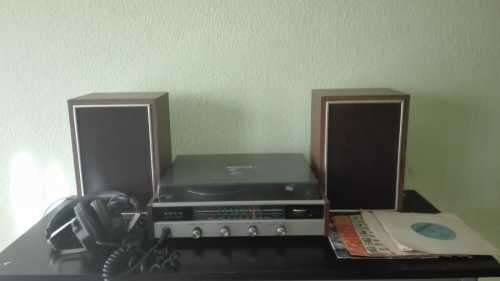 Vintage Sanyo Radio and Turntable