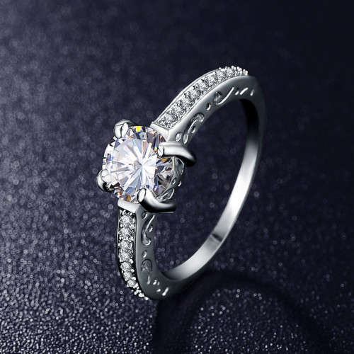 **ABSOLUTELY BEAUTIFUL**REAL PLATINUM PLATED RING SIZE 7/17.3MM