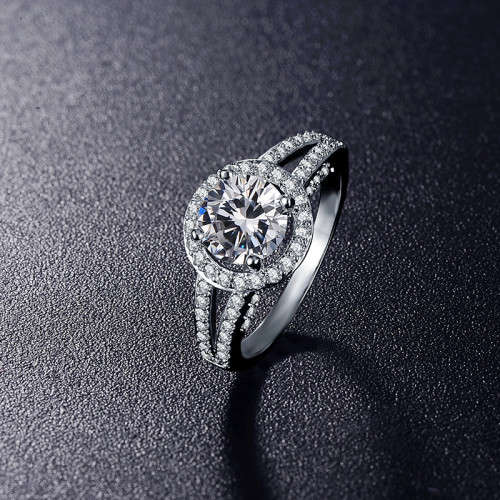 **ABSOLUTELY STUNNING**REAL PLATINUM PLATED RING SIZE 7/17.3MM