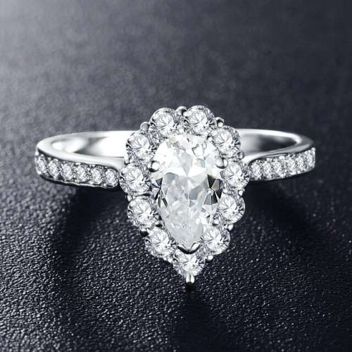 **ABSOLUTELY BEAUTIFUL**REAL PLATINUM PLATED RING SIZE M/ 6/16.51MM