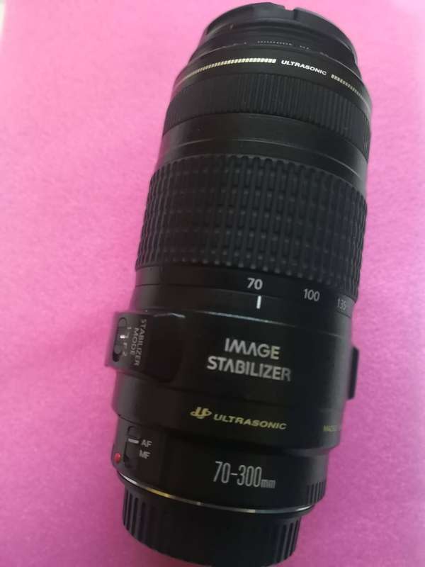 CANON ZOOM LENS EF 70-300mm 1:4-5.6 IS USM SUITABLE FOR CANON DSLR CAMERAS ONLY