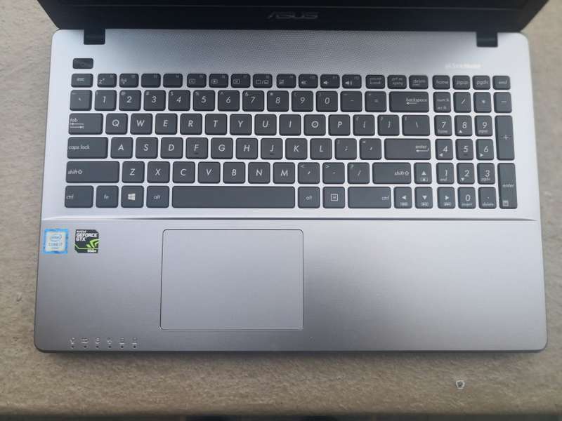 GAMING ASUS FX550V 6THGEN CORE I7-6700HQ/15.6" FULLHD SCREEN/ 16GB RAM/1TB HDD/GTX 950M 2GB GRAPHICS
