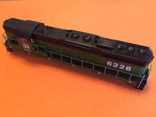 Proto SD 7/9 Burlington Northern - Shell only