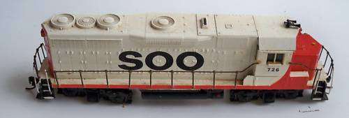 Athearn GP-35 Diesel   --  SOO LINE     ---   POWERED UNIT