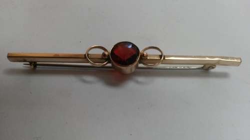 9CT ANTIQUE ROSE GOLD AND GARNET BROOCH