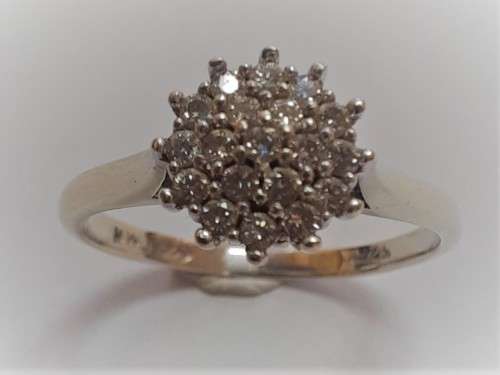 9CT WHITE GOLD AND DIAMOND CLUSTER RING