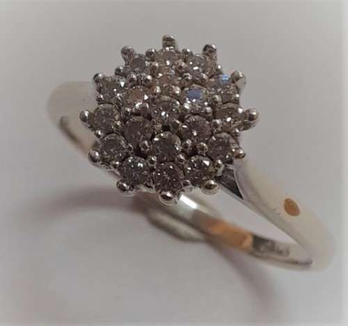 9CT WHITE GOLD AND DIAMOND CLUSTER RING