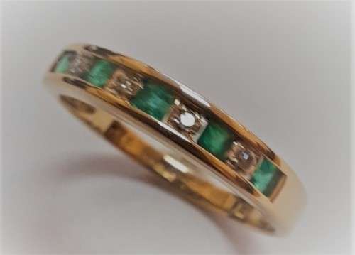 9CT YELLOW GOLD EMERALD AND DIAMOND ETERNITY RING