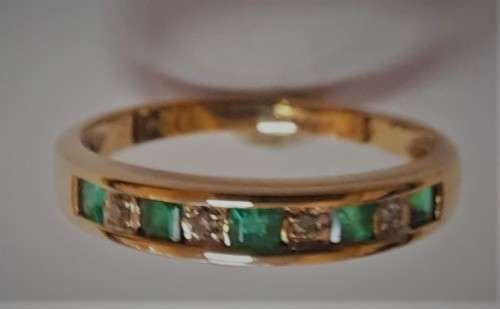 9CT YELLOW GOLD EMERALD AND DIAMOND ETERNITY RING