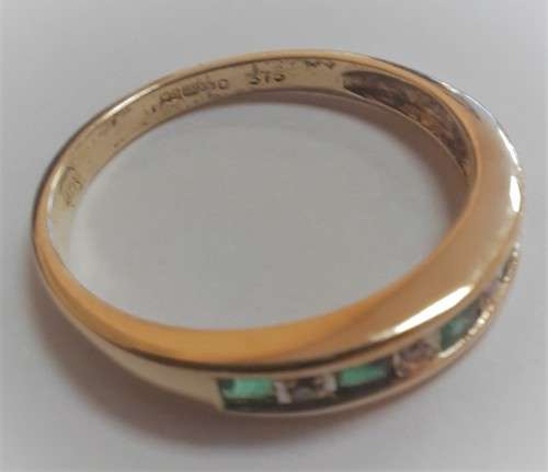 9CT YELLOW GOLD EMERALD AND DIAMOND ETERNITY RING