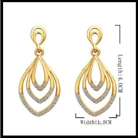 BEYOND STUNNING!!!! 18k GOLD PLATED EARRINGS WITH AUSTRIAN CRYSTALS