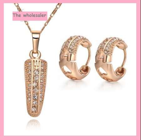 BEYOND STUNNING!!!! 18K ROSE GOLD PLATED NECKLACE AND EARRING SET
