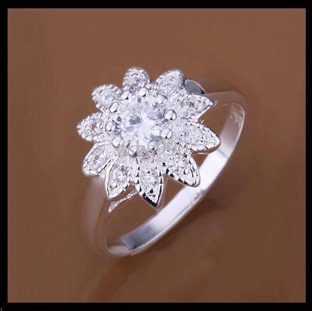 BEYOND STUNNING!!!! 18K WHITE GOLD PLATED RING WITH AUSTRIAN CRYSTALS