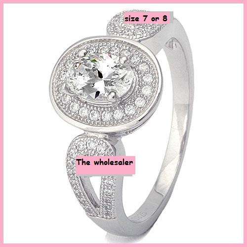 BEYOND STUNNING!!!! 925 STAMPLED SILVER PLATED RING WITH AUSTRIAN CRYSTALS