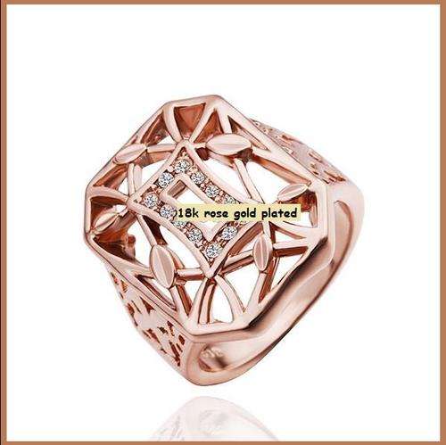 BEYOND STUNNING!!!! 18K ROSE GOLD PLATED RING WITH AUSTRIAN CRYSTALS