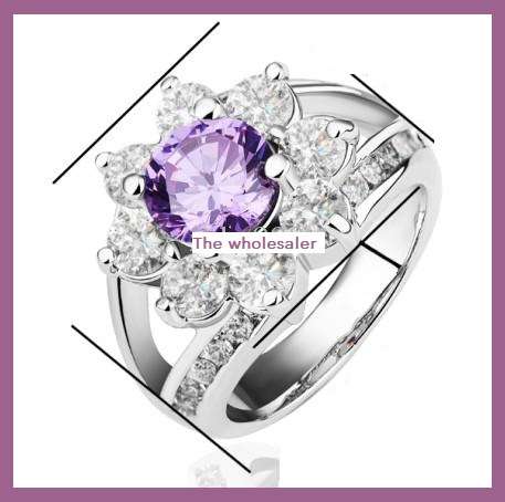 ***18K WHITE GOLD PLATED RING WITH AUSTRIAN CRYSTALS***WORTH R450.00***