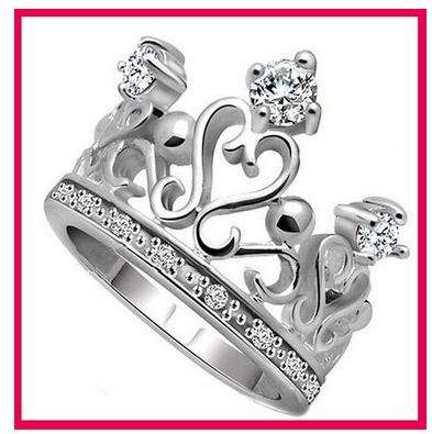 *** STUNNING CRYSTAL CROWN RING