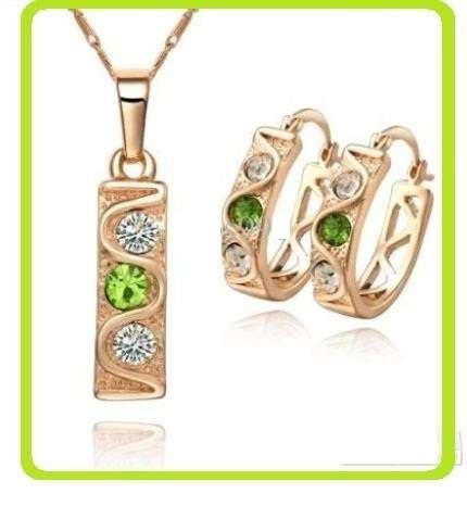 REDUCED SHIPPING ***3-8 WORKING DAYS FOR DELIVERY***ROSE GOLD PLATED NECKLACE AND EARRING SET