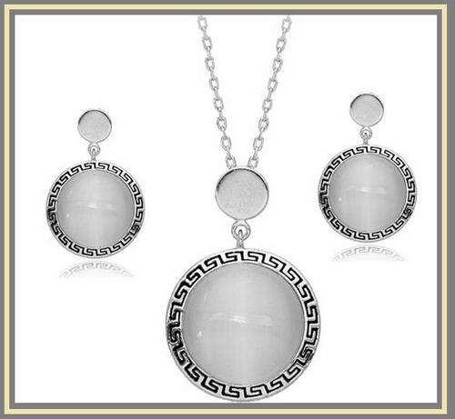 POSTAGE ONLY R55.00***GOLD PLATED JEWELLERY SET***TWO COLOURS AVAILABLE
