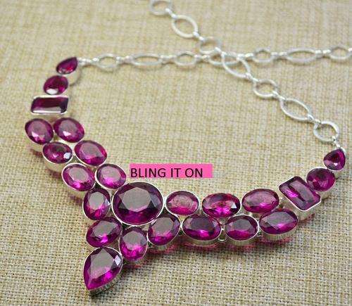 MAKE A STATMENT WITH THIS STUNNING SILVER PLATED CRYSTAL NECKLACE