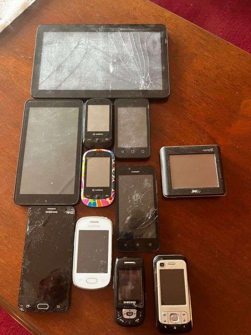 Cell phone lot x 11 items `sold as spares`