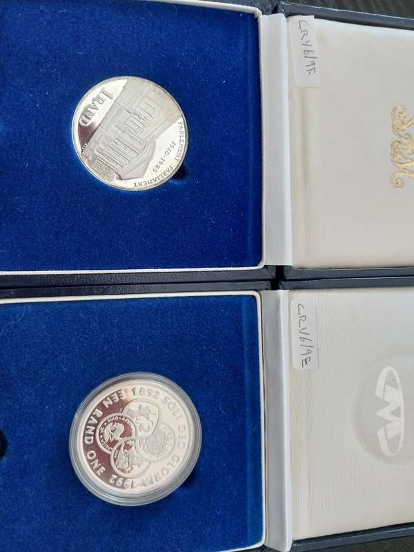 Silver coins 1 x Parliment 1910-1985 and 1 x 1992 one rand