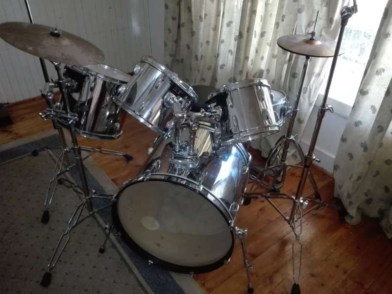 PEARL EXPORT SERIES DRUM KIT LIMITED FULL CHROME + 2 EXTRA PEARL STANDS