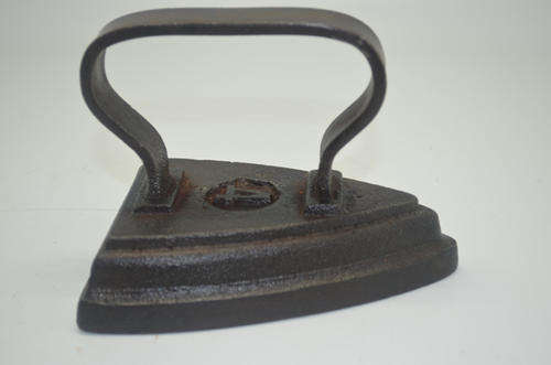 Cast iron Sad iron Number 4