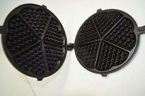 Husqvarna no.11 cast iron waffle maker