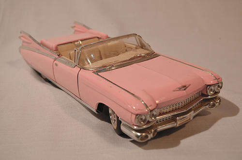 Maisto  Pink Cadillac Eldorado Biarritz 1959