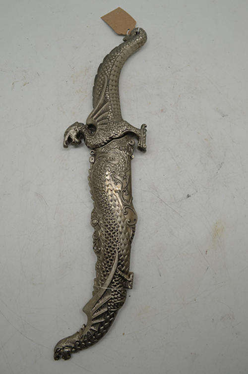 Janbiya in metal dragon sheath