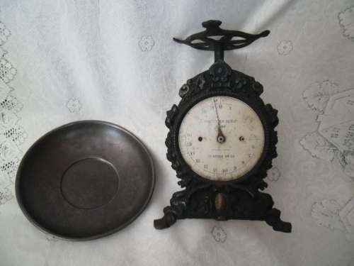 Antique British made Cast Iron Household Scale no 49. Made to weigh 20Lb