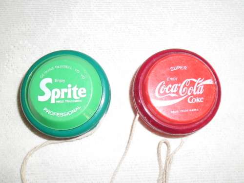 Pair of vintage Yoyos': Bilingual Genuine Russell Professional and Super Coca Cola