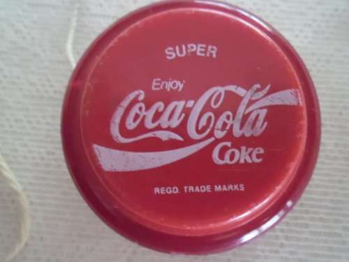 Pair of vintage Yoyos': Bilingual Genuine Russell Professional and Super Coca Cola