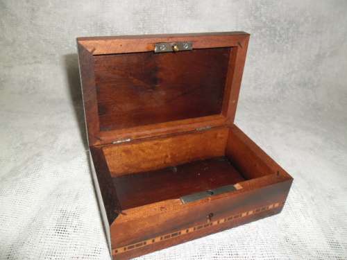 Vintage treen box with inlay of South America