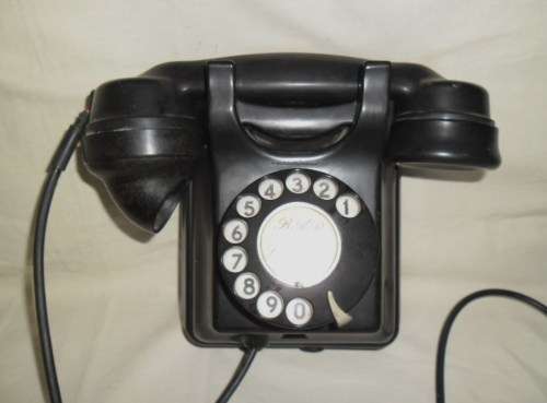 1930's Bakelite Siemens Brothers rotary dial wall mounted telephone. Patent 328926.