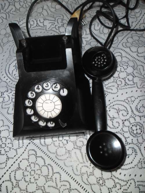 1930's Bakelite Siemens Brothers rotary dial telephone. Patent 328926.