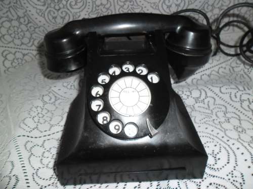 1930's Bakelite Siemens Brothers rotary dial telephone. Patent 328926.