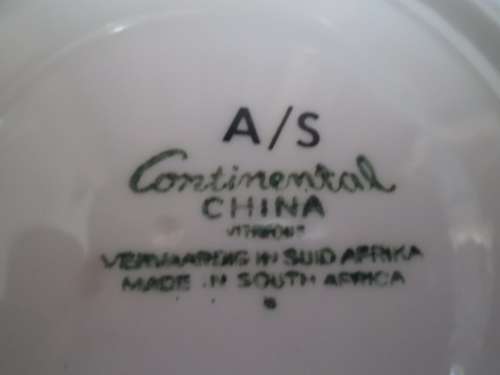 Two Cups and Saucers plus Display Plate with Spes Bona Crest (Cape Town Coat of Arms)
