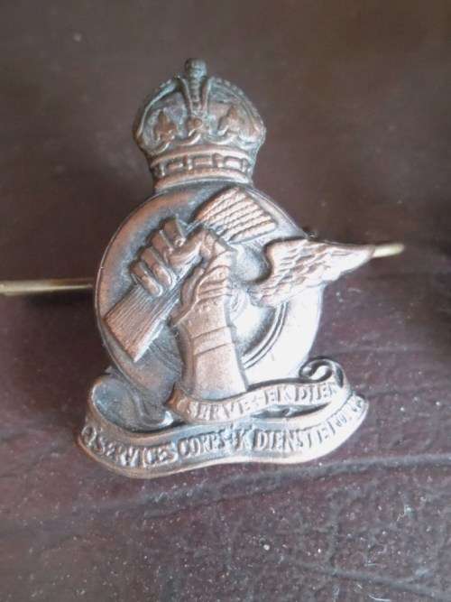 2 SA military badges: SA Services / Diens Corps badge + SA union is strength - eendracht maakt macht